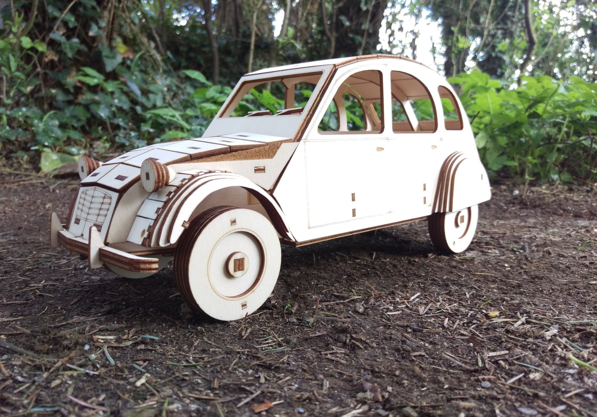 Voiture Citroën 2CV, maquette à construire en bois (3 modèles