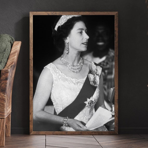 Queen Elizabeth Print Queen Elizabeth Photo Queen Etsy