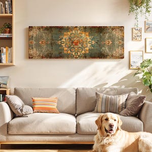 Tapeçaria japonesa emoldurada para parede: estampa têxtil em tons de bege e verde sálvia.