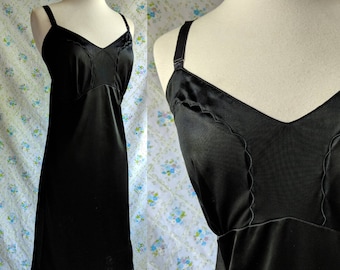 1960s Movie Star scallop trimmed black full slip