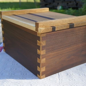 Walnut bread bin - Wood Bread box - Handmade bread bin - Oak bread box - Unique Wooden Bread Box - Farmhouse Bread Box - Bread Storage Bin