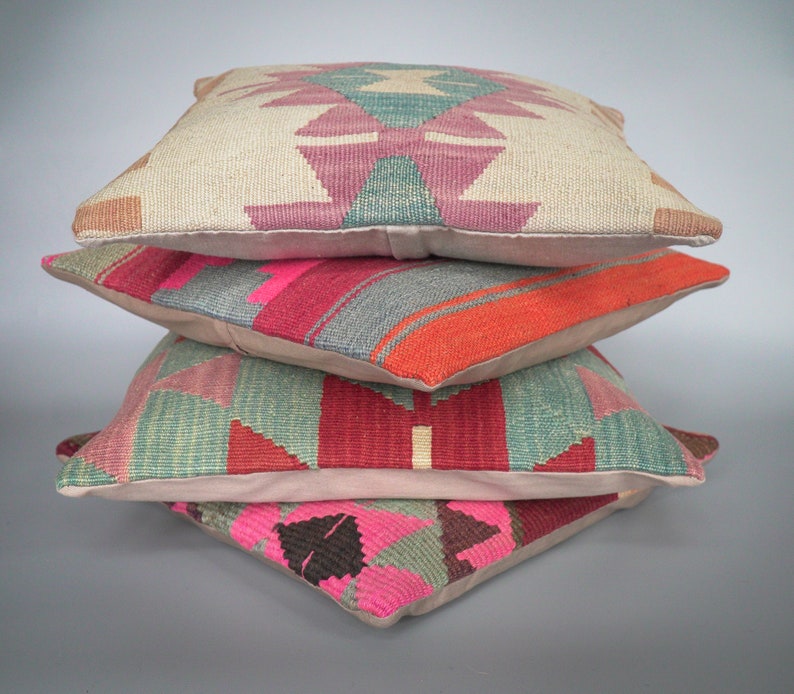 60 x 40 cm Wool boho cushion. Unique vintage kilim pillow from Anatolia