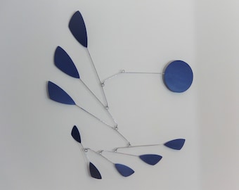 Mobile acier Bleu 70 x 70 d'artiste - Blue mid-century steel hanging mobile