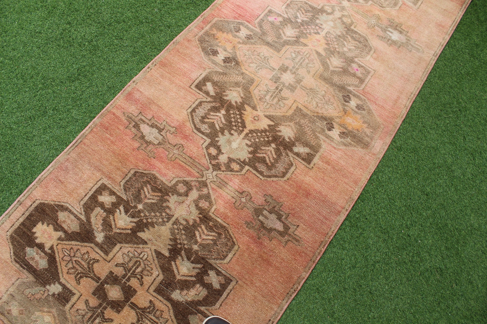 Weicher roter brauner und blauer Handgeknüpfter Oushak Läufer | Etsy