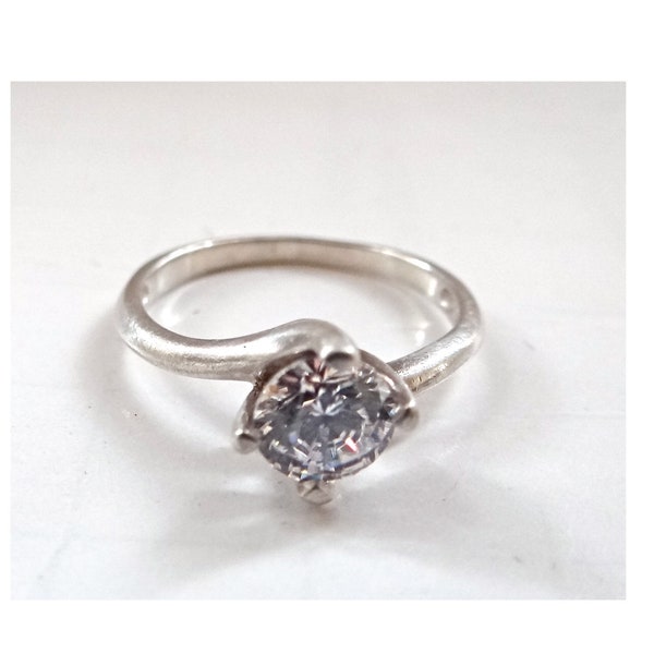 VINTAGE BAGUE SOLITAIRE; Bague Argent et Zircon; Années 70; Bague de Fiançailles; Pour Elle; Cadeau D'Amoureux; Bijoux Vintage en Argent.