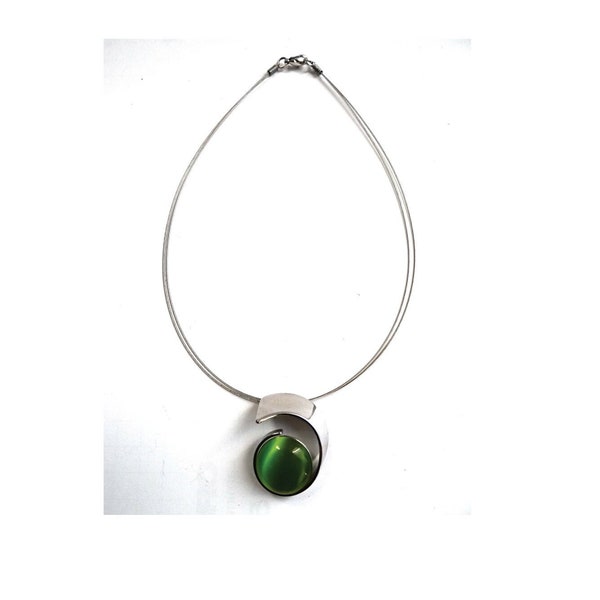 Pendentif Rond Vintage En Métal Blanc Avec émail Vert - Bijou Moderniste - Occasion