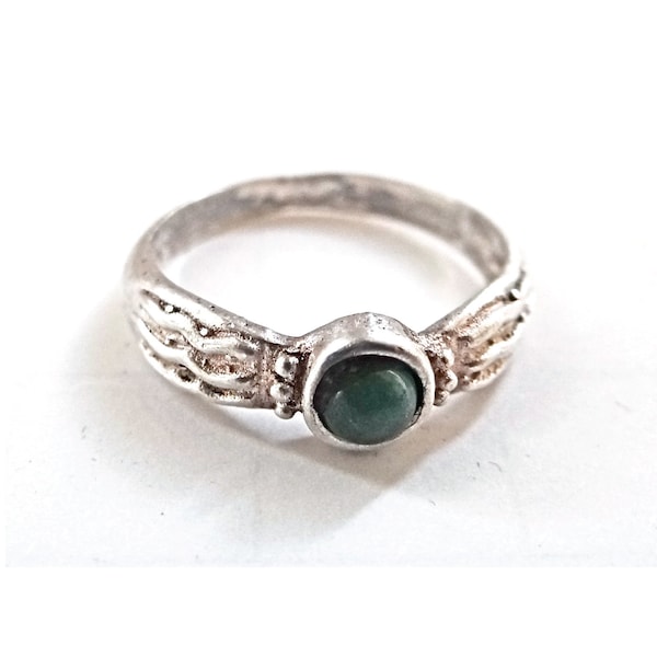 BAGUE In ARGENT and GREEN PIERRE; 80s; For her; For Him; Collectible; Boho Hippie style; Vintage Silver Jewelry.