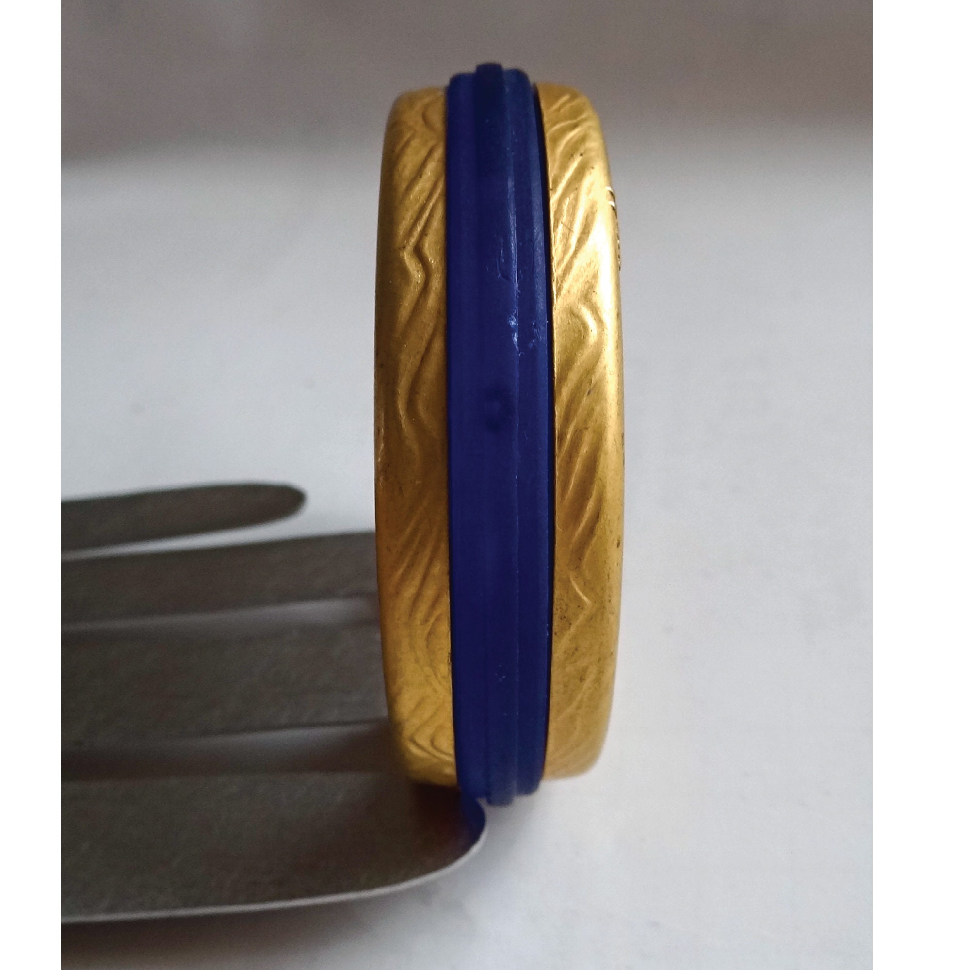 Bracelet Manchette Signé Claude Montana - Or Métal Et Verre Bleu Cobalt, Neuf Sans Emballage
