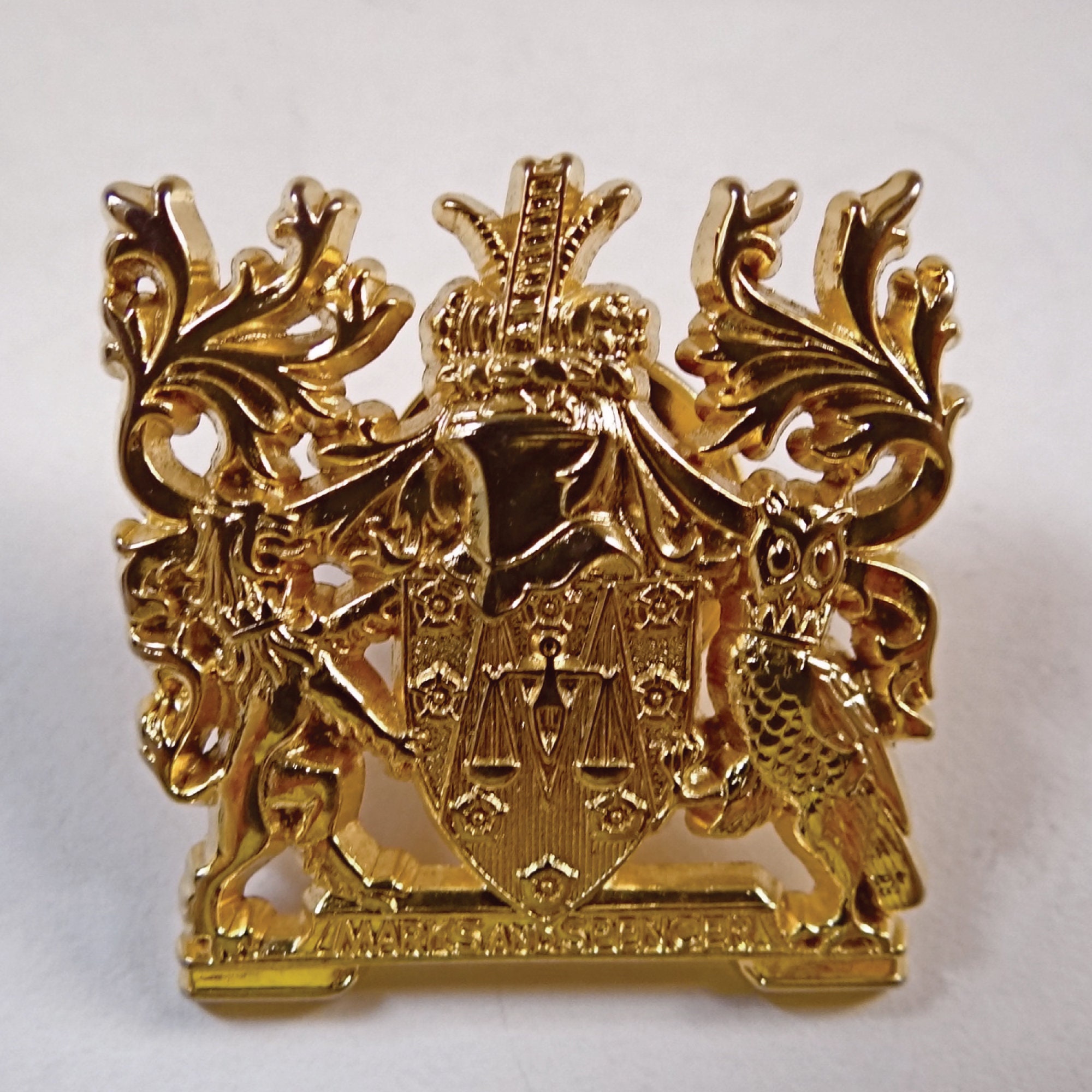 Pin's Vintage Marks & Spencer Par Arthus Bertrand - État Superbe - Pièce De Collection Rétro