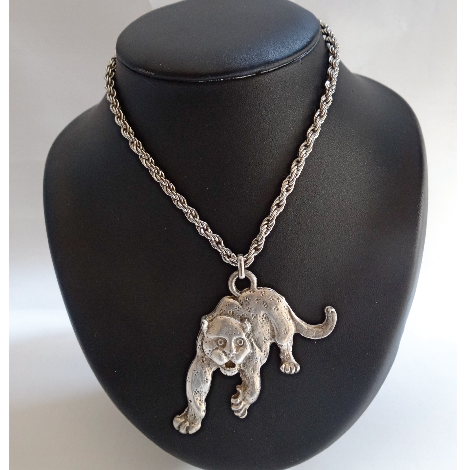 Collier Ancien Années 80 En Forme De Panthère En Mouvement | Argenté En Acier Inoxydable | Occasion En Très Bon état