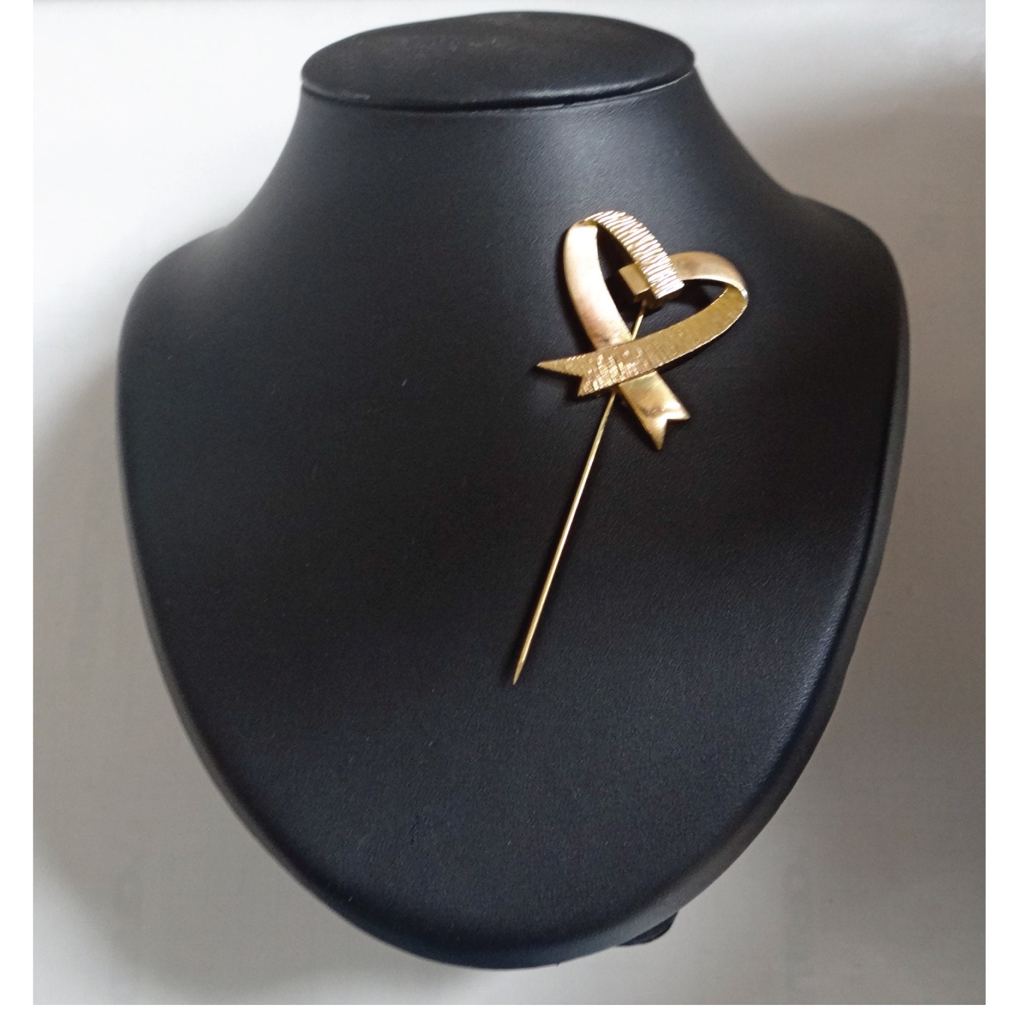 Épingle à Chapeau / Cravate Vintage Arthus Bertrand - Motif Cœur Et Ruban - Occasion Bon état
