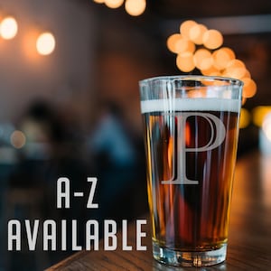Letras grabadas con monograma A-Z Vaso de pinta de 16 oz-Regalos para él-Regalos para ella-Regalos de boda-Aniversario-Regalos de pareja