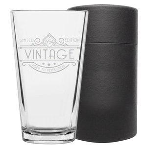 Vintage 1954 16 oz pinte de bière soda gravé - 70e anniversaire vieilli jusqu'à la perfection - cadeaux pour les 70 ans Idées cadeaux cadeaux pour lui son Gatsby lein