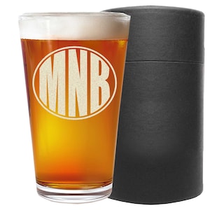 Personalized Etched Monogram Pint Glass / Groomsman Gifts / Birthday Gifts / Gifts for Him | Circle Monogram