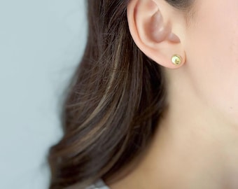 Pendientes de bola chapados en oro de 14 quilates • 6 mm • Pendientes de bola de oro • S801-G