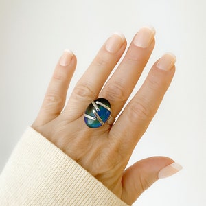 Mood Ring, Statement Mood Cabochon wrapped in Silver Tone Prongs, White Gold Plated Brass Base, Silver Adjustable Ring Size 7, R2312