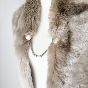 Vintage-Pulloverclips in Silberoptik | Gravierte Cardigan-Clips | Pullover-Schutz in Schlangenkettenform