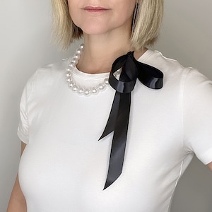 Chunky Pearl Ribbon Necklace; Pearl and Navy Blue Satin