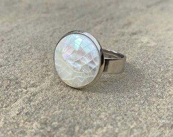 Mother of Pearl Ring, Statement Pearl Cocktail Ring, Natural White Mother of Pearl Jewelry, Costume Ring, Statement Pearl Ring, R2105-W