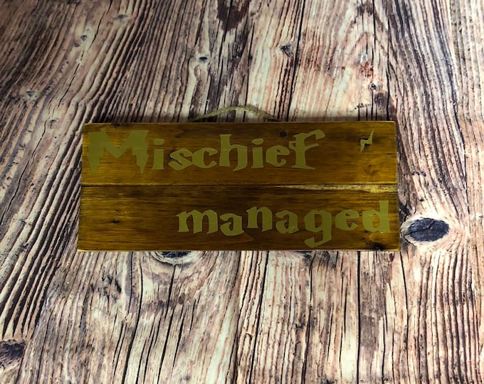 Wooden Pallet Sign - mischief managed