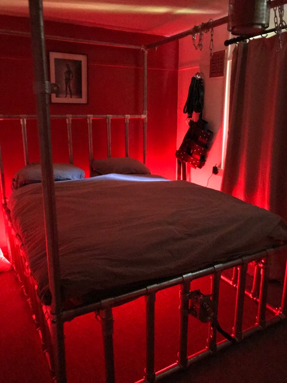 kerker bondage hotel