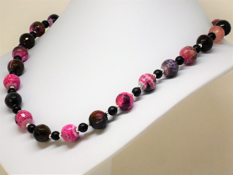 Necklace faceted agate and onyx