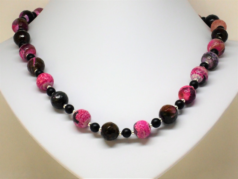 Necklace faceted agate and onyx