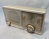 Beautiful Vintage (1960 39 s) Motorola Mid Century Radio Alarm Clock White Tan Box with White Face Mid Century Alarm Clock MCM Atomic Face