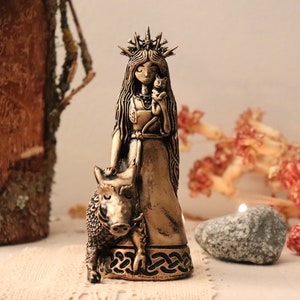 Freyja Statue - Norse Mythology Freya Statuette - Home decor - Witch Wicca Vikings Pagan Witchcraft Figurine - Altar Piece - Made in Estonia