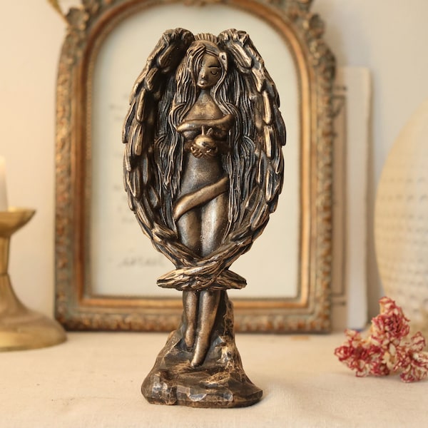 Lilith Statue - Winged Statuette - Home decor - Witch Wicca Pagan Hebrew Mythology Witchcraft Figurine - Altar Piece - Made in Estonia