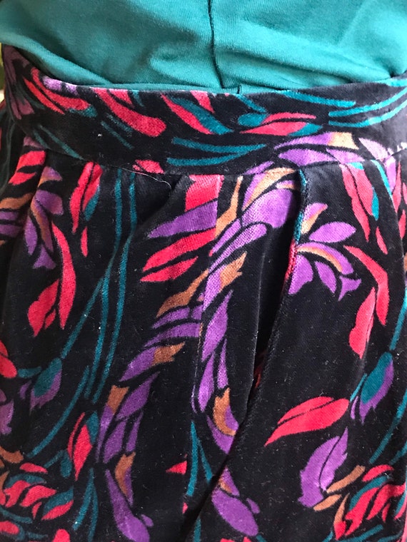 80s Floral Velvet Weathervane Midi Skirt/ Black V… - image 3