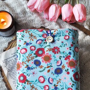 Floral Book Sleeve, Book Cover, Summer Spring Book Sleeve, Book Lovers Gift, Cute Book Sleeves, Padded Book Sleeve, Book Accessories Cozy