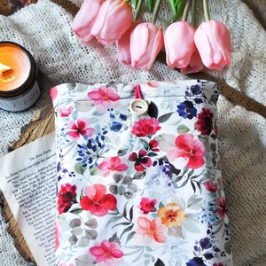 Floral Book Sleeve, Book Cover, Summer Spring Book Sleeve, Book Lovers Gift, Cute Book Sleeves, Padded Book Sleeve, Book Accessories Cozy