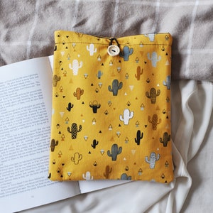 Cactus Book Sleeve, Book Cover, Book Protector, Book Pouch, Book Lovers Gift, Book Sleeves, Padded Book Sleeve, Book Accessories, Book Cozy