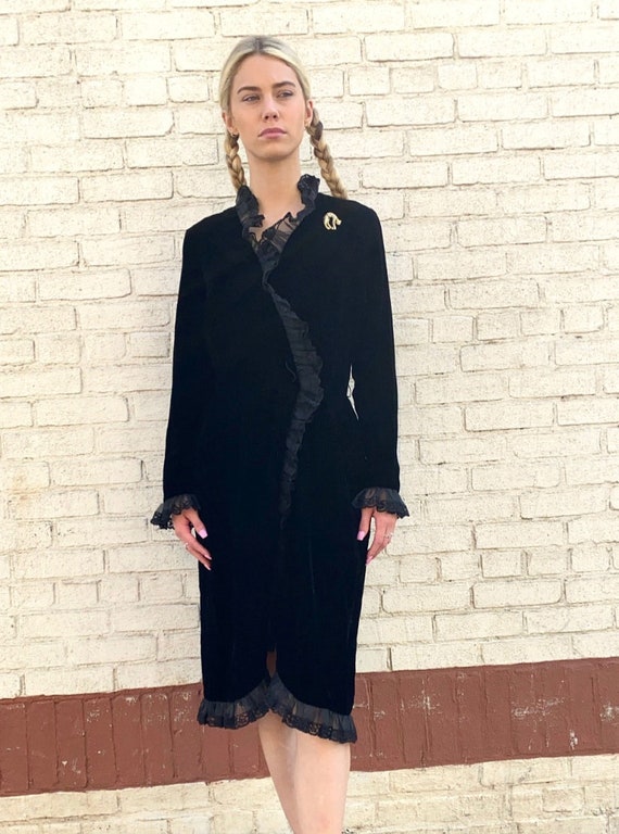 Victor Costa Black elvet Ruffle Dress Size M / Bla