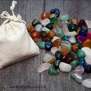 Beutel mit Mini-Kristallen - 10 kleine Stein Kristall Edelstein Mineral Pagan Wicca Wicca Zauberspruch Ritual Echt Echt Natürlich