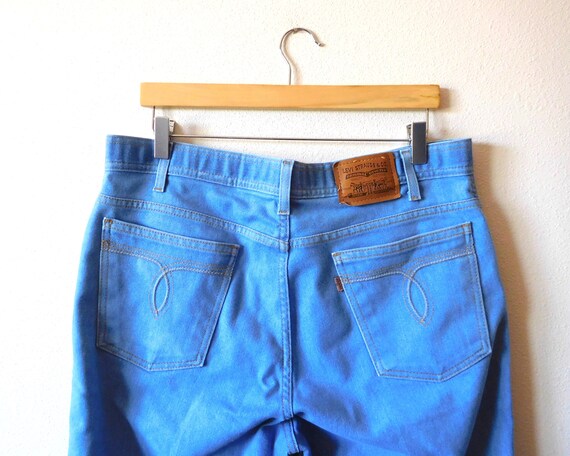 levis brown tab