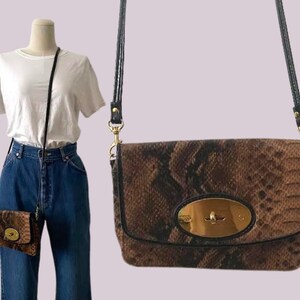 Bolso de mano vintage con estampado de serpiente, minibolso de viaje con estampado animal dorado de los años 90, bolso de mano pequeño, bolso de mano, bolso de hombro, marrón brillante, vegano