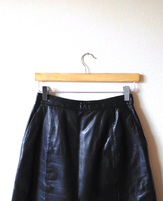 Waist 26 Black Pencil Skirt Vintage 1980s Knee Le… - image 6