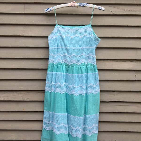 Sea foam green/blue summer dress with lace 90s does 50s 60s 36 bust M