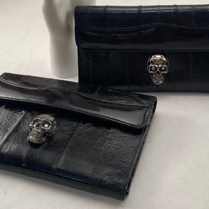 Cartera de piel de anguila adornada, cartera gótica elegante, cartera de calavera, embrague de noche inusual, cartera de piel de anguila reciclada