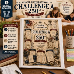 Op de afbeelding: Een witte ordnerkaft met een ontwerp voor het 250-jarig jubileum van Classical Conversations Challenge A. De afbeelding bevat een Amerikaanse vlag, een microscoop, een wereldbol, boeken en tekst over onderwerpen zoals logica, onderzoek en Latijn.
