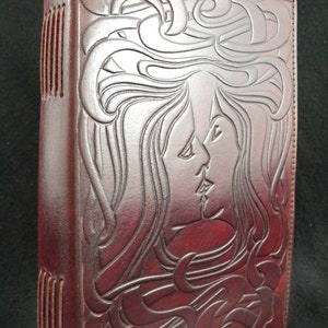 Diario in pelle fatto a mano in stile Art Nouveau formato A5 - 'Il bacio'