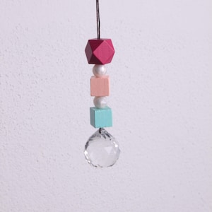 Suncatcher with prism, wooden beads & pastel accents – window decoration, modern suncatcher, handmade, boho decoration, gift idea