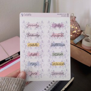 Sticker Mensili Floreali, Adesivi Disegnati a Mano per Agende, Stile Minimal