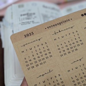 Adesivi Calendario 2025 per Planner e Agende in Carta Kraft, Mini Sticker 12 Mesi, Minimal e Funzionali