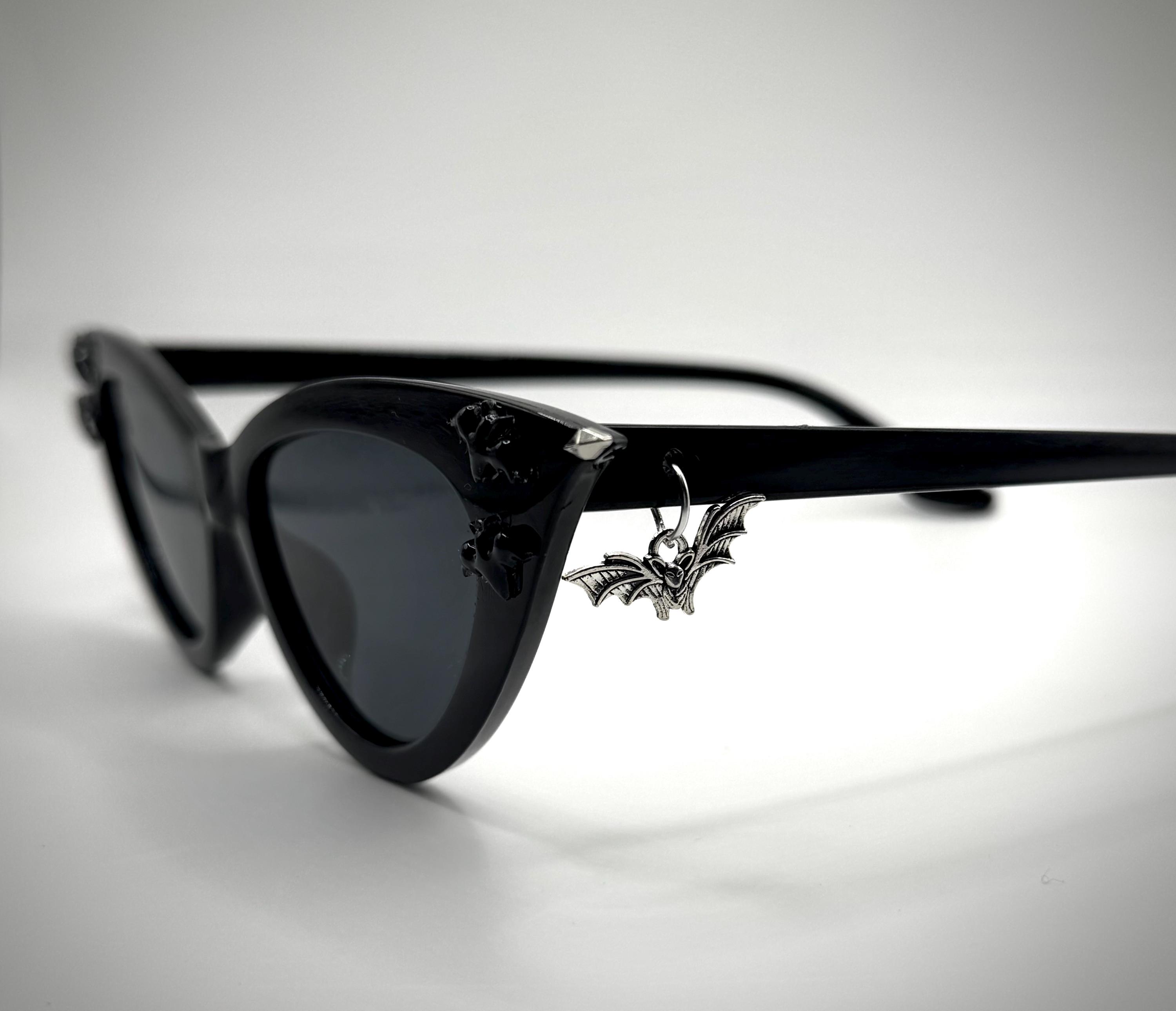 Black Cat Eye Sunglasses With Silver Bat Charm – Gothic Bat  display picture 1