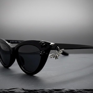 Black Cat Eye Sunglasses With Silver Bat Charm – Gothic Bat  display picture 1