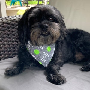 Ball is life Hundehalstuch, Tennisballhalstuch, Snap on Bandana, Schleife und Bandana, Sommerhundehalstuch, Hundegeschenk