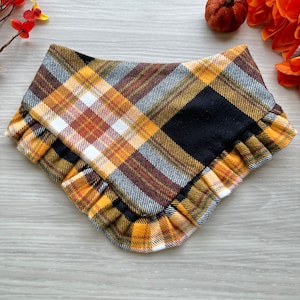 Brązowo/żółta, czarno/pomarańczowa, w kratkę, zapinana na zatrzask, jesienna bandana dla psa, jesienna bandana dla psa, bandana dla psa z falbanką, bandana dla psa dla dziewczynki,